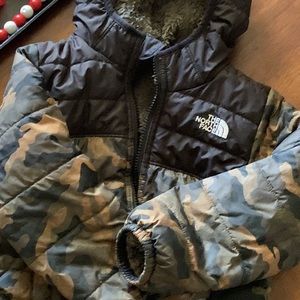 Boys 4T north face camo Sherpa coat